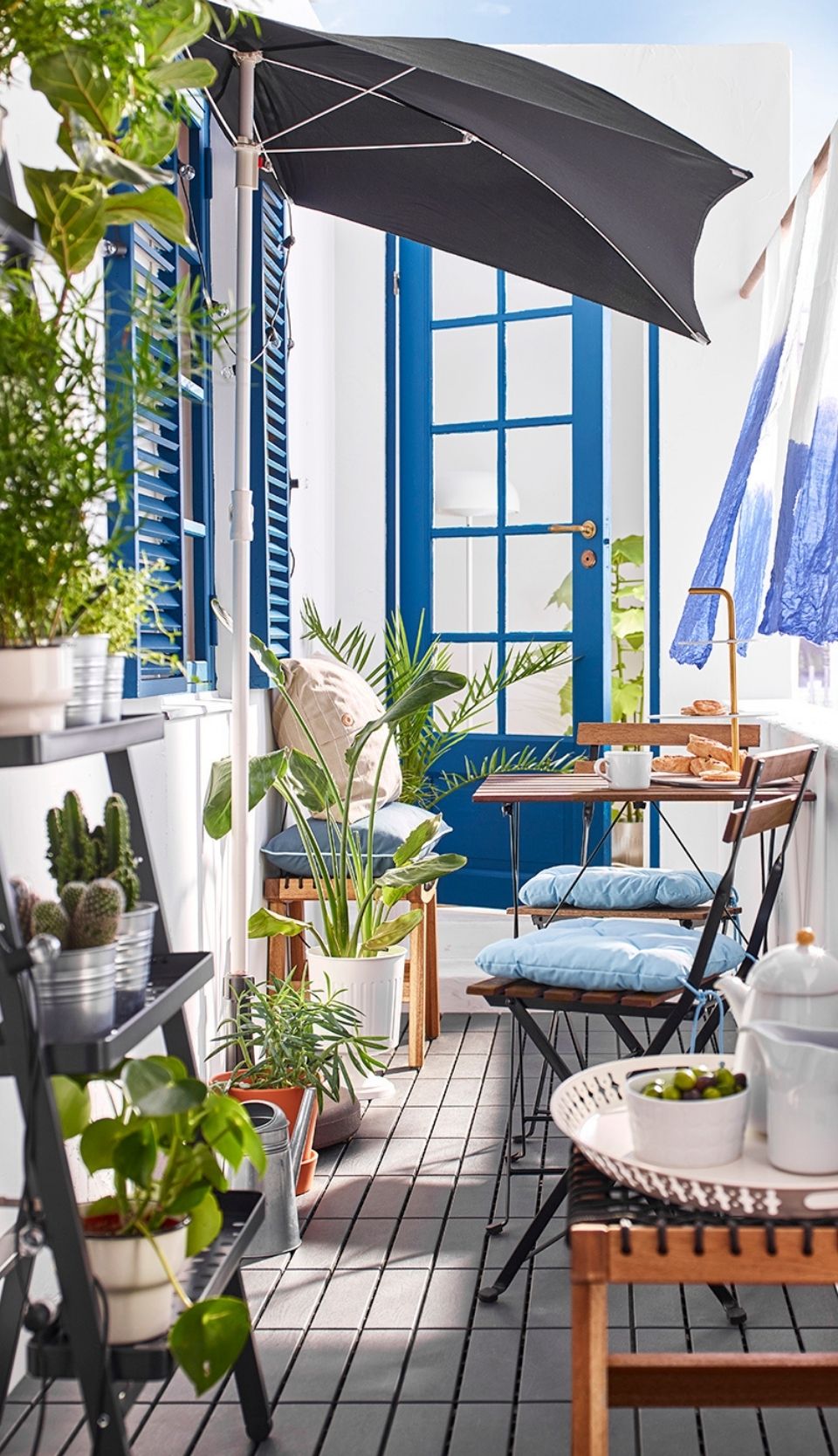 mini balcon avec plantes en pots
