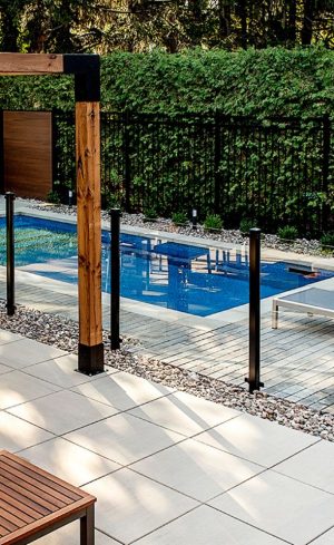 6 idées de clôture pour votre piscine creusée