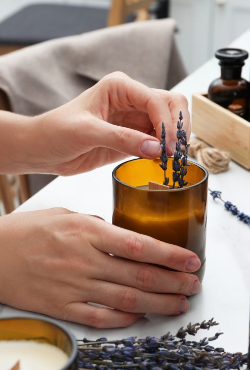 bougies faites à la main avec fleurs